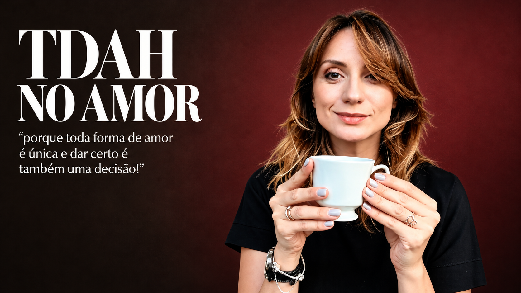 Fernanda Zago segurando uma xícara